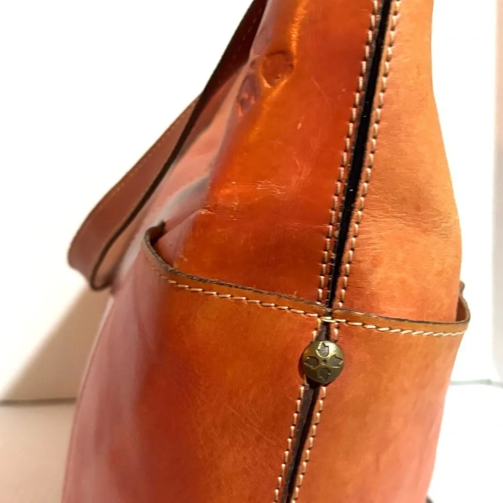 Patricia Nash Elegant Orange Leather Shoulder Bag